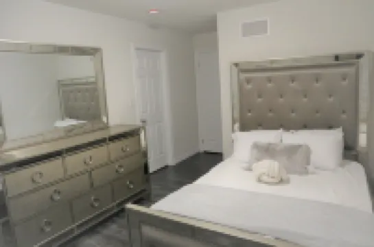 Luxe Stays New Stunning Luxury Modern Retreat - Dedicated Workspace Hotels in Bowmanville