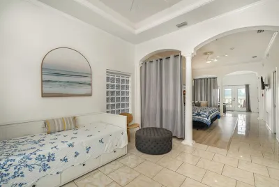 Spacious and Central Downtown Cocoa Village Estate 2 with River Views! Taylor Park附近的飯店