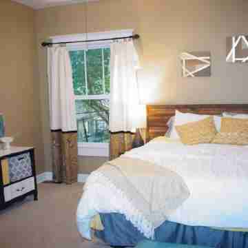 Spacious North Shore Bungalow @ Coolidge Park Rooms