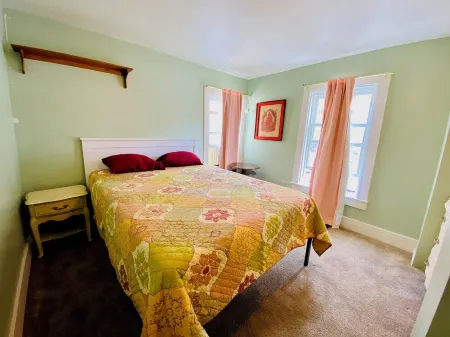 Charming 2-bedroom apartment with WiFi, AC in brilliant Bisbee