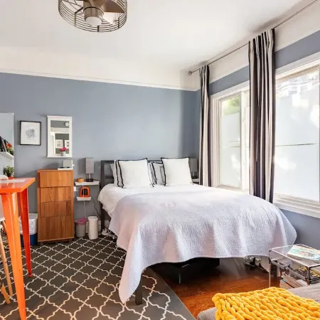 Central Guest Favorite: Walk to Everything: Steps from Valencia & Hayes Valley