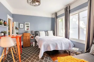 Central Guest Favorite: Walk to Everything: Steps from Valencia & Hayes Valley Hotel a Mission District