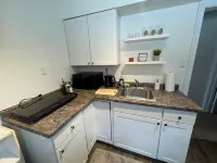 Charming 1-bedroom home near Lakeview Park & Beach