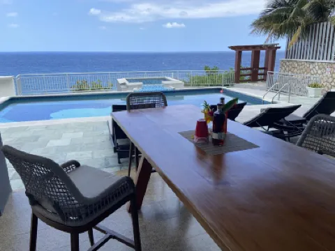 Exclusive French Polynesian Inspired Ocean View Villa โรงแรมใน