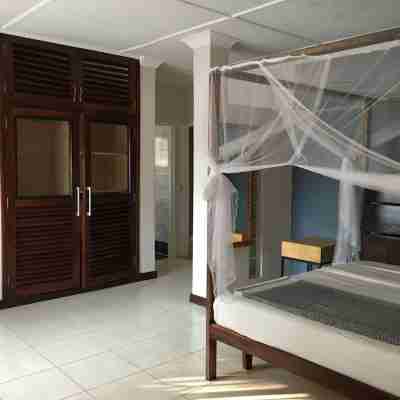 Alimaunde Court Rooms