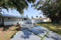 Havana Nights Honeymoon: King Bed, Sofabed, Patio & Wi-Fi – Book Your Escape! Hotels near Publix Super Market at Southpointe Commons