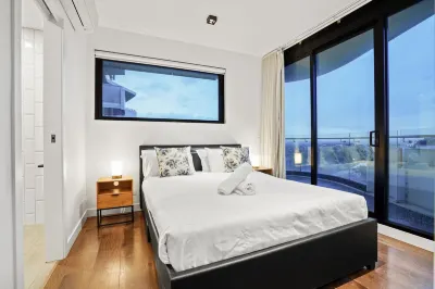 3 Bedroom Apartment 5 mins walking to Westfield Doncaster Hotels near Gold class