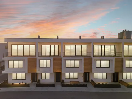 Wake to breathtaking views! - WIFI/FIREPLACE/AC