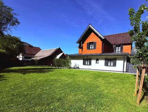 Vacation home TraunseeStrand EXKLUSIV in lakeside location incl. spacious garden