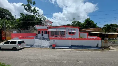 Beautiful 3 Bedroom, 6 Guest+, Rentals in St Thomas Jamaica فنادق في 