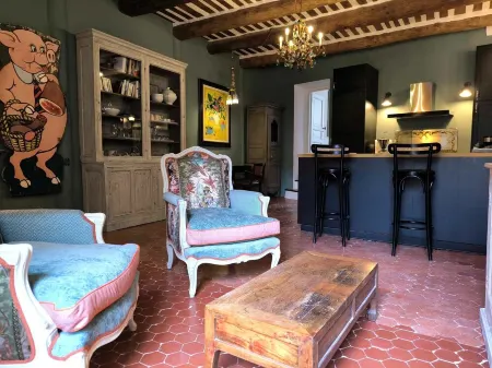 Armance, charming air-conditioned apartment in the heart of town.