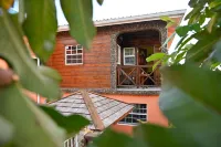 Beach Nearby with views for family 昂斯拉雷伊住宿飯店