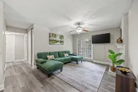 Stylish 1BR + pool Walk to Bars & Bites in the heart of Addison