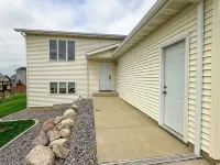 Spacious/Clean 4 Bedroom 2 Bathroom Home away from Home. Ξενοδοχεία στην πόλη Mandan