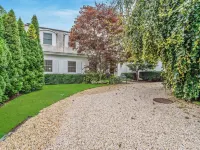 Charming 5-bedroom home.  AC and WiFi,swimming pool. walk to town and beach