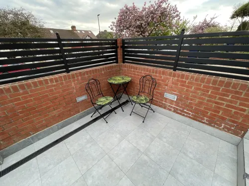 Luxury room with en-suite bathroom in West London . Hotels in Greenford