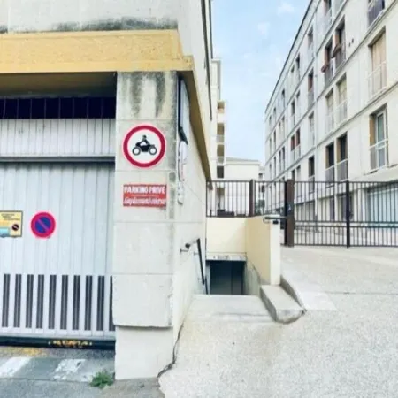 T2 Avignon Climatisé Intra Muros Spacieux et Lumineux