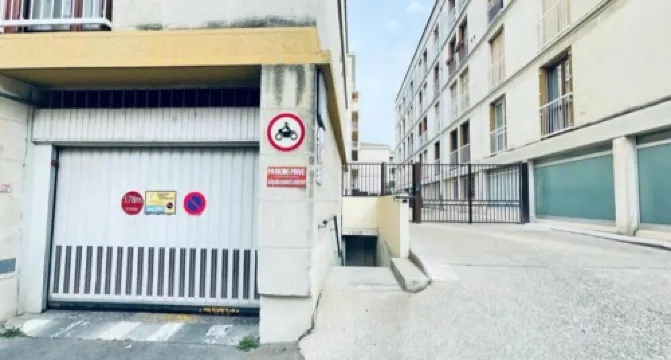 T2 Avignon Climatisé Intra Muros Spacieux et Lumineux