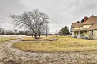 5-Acre Vacation Home w/ Woods & Hiking Ground