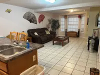 #05 Charming 2-bedroom apartment in Lorain with AC, WiFi Hotels in Lorain