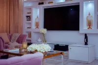 2-bedroom apartment in charming Kilamba with WiFi, AC. Relax and enjoy Hotels in Belas