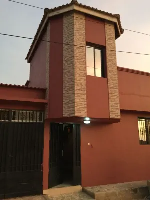 Fully equipped family home 10 km from Lac Rose