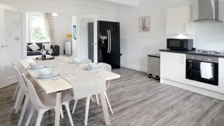 3 Bedroom House Отели в г. Шепли