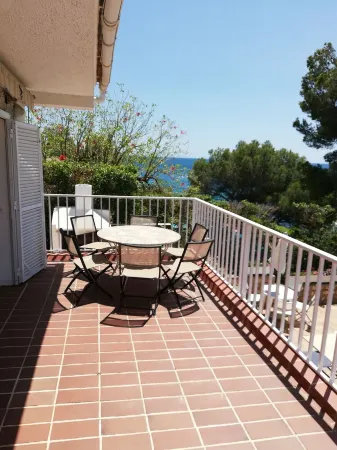 House with pool on the 1st line of the sea