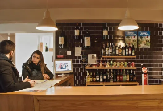 Porto Spot Hostel Отели рядом с достопримечательностью «Synagogue Kadoorie - Mekor Haim»