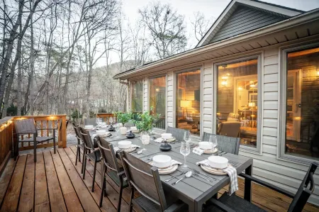 6BR Designer Home in Massanutten with Hot Tub, Sauna