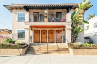 Charming 2-Bedroom apartment / 10-min walk to the Beach / Parking Stall / AC