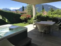 Die Villa Alvarium ist ein Moderner Bau im Bauhaus Stil in Schenna