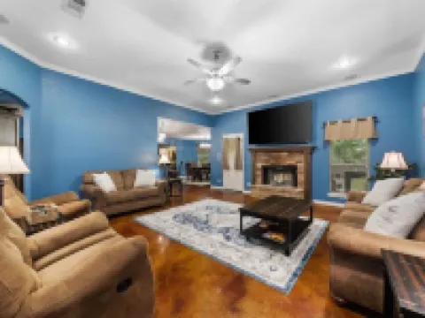 Large Belton Home near Expo Ctr Hotels in Belton