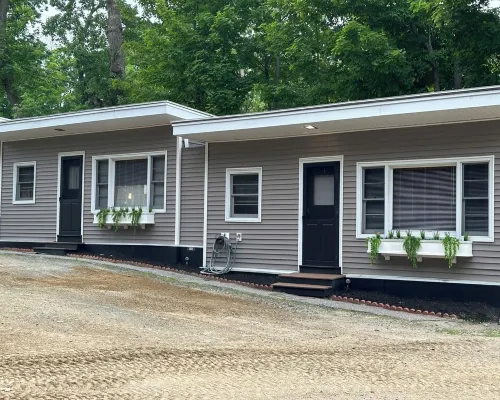2 Bdrm Cozy Cottage #1 -Water Access and Dock on Lake Winnipesaukee - Meredith Hotels in Meredith