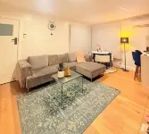 Modern 2 bedroom Home near Melbourne Airport, DFO, Tullamarine FWY & Calder FWY Hotels in Essendon North