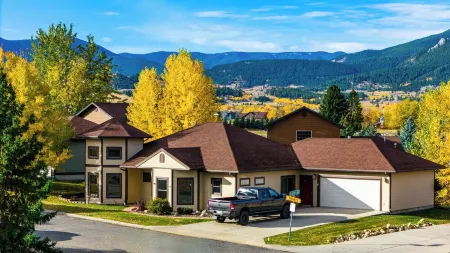 Manifest Mountains 3-bedroom 2-bathroom retreat in Red Lodge, Montana