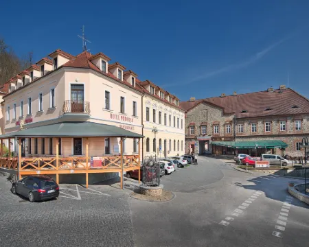 Hotel Podhrad Hotele w: Hluboka Nad Vltavou