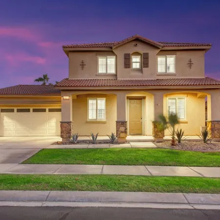 Palm Delight: Spacious 5-bedroom house with WiFi, EV charger in enjoyable Indio