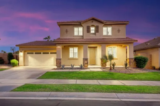 Palm Delight: Spacious 5-bedroom house with WiFi, EV charger in enjoyable Indio