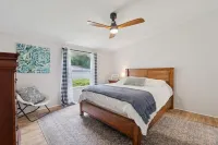 Charming 3-bedroom cabin with Moutain Views, Hottub, WiFi in Shenandoah.