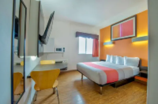 Motel 6 Eagle Pass, TX - Lakeside