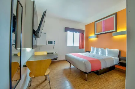 Motel 6 Eagle Pass, TX - Lakeside Отели в г. Игл-Пасс