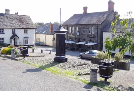 Charming Cottage overlooking the square in Chittlehampton Village