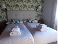 Beautiful house surrounded by meadows and oaks, with private pool and excellent views of the valley