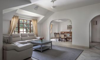 Casa Bianca by Red Olivenr Taj MG Roadpvt Garden