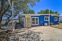 Private Dock - Waterfront Lake Brownwood Gem! - parking