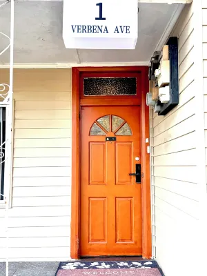 Modern Vintage Single & King size Rooms Hotel berhampiran Vanilla Bean and Lime Cafe