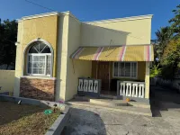 Charming 3-bedrooms house in lovely Port Maria with AC, and WiFi and hot water Hotel a 