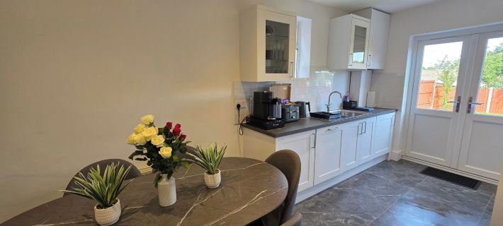 5 Beds 7 Guests Private Garden Free Parking Hotels in Nottingham