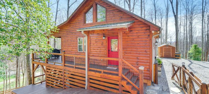 Hot Tub + Fire Pit: Dog-Friendly Cabin in Murphy! Отели в г. Нотла
